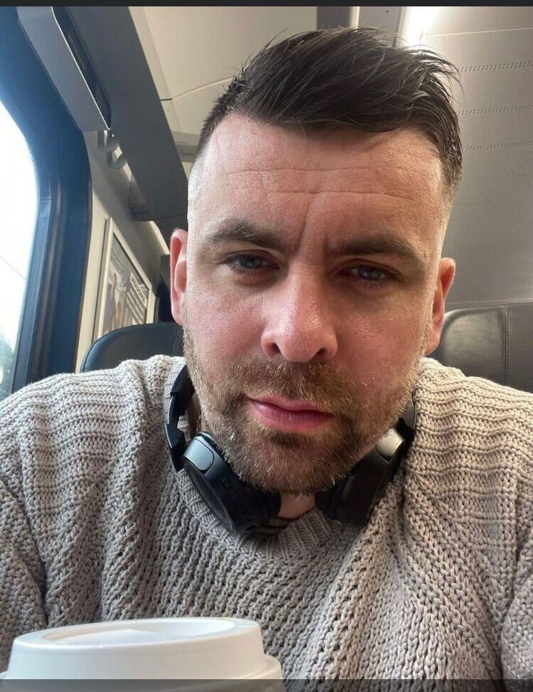  ,   MichealChris, 42 ,   c , 
