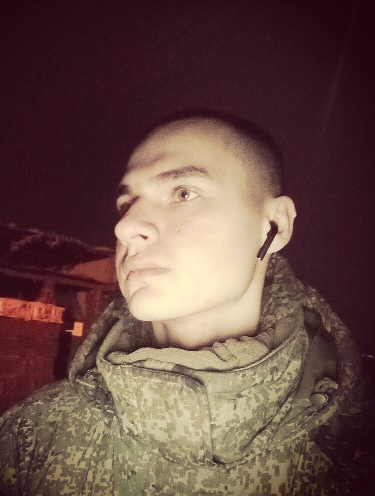  50284067  Viktor, 22 ,    