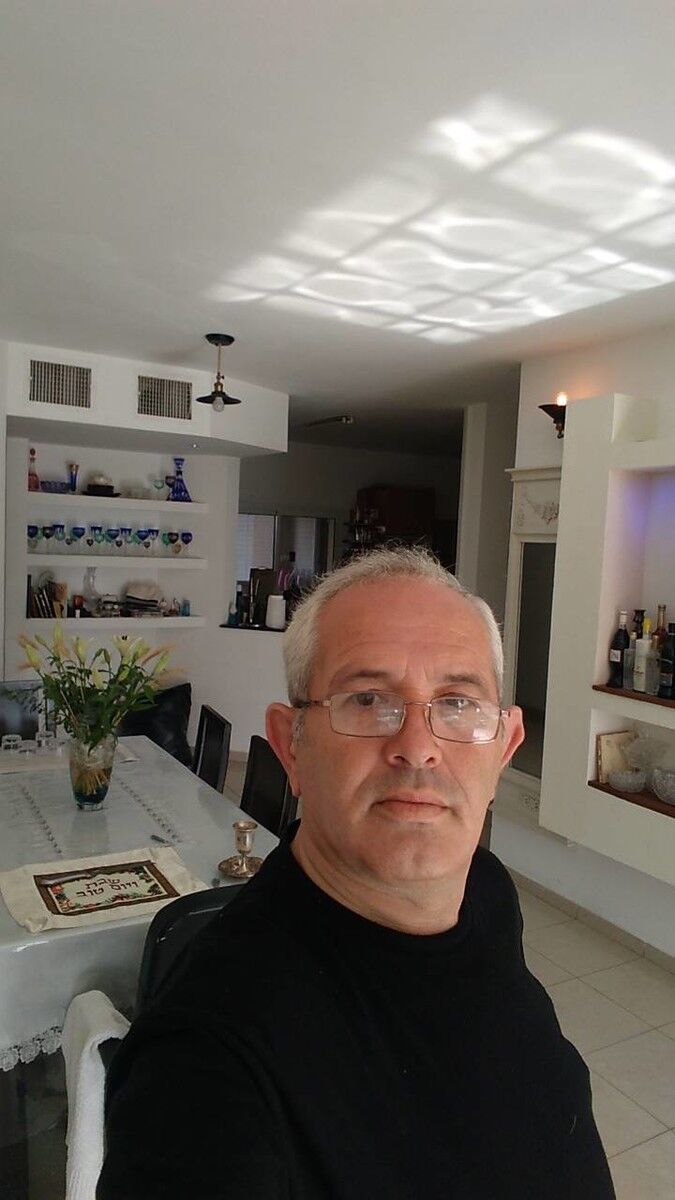  18337567  Mikey, 60 ,    Ramat Gan