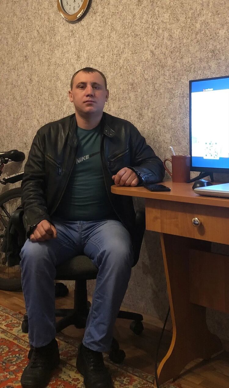  38101757  Vladimir, 33 ,     