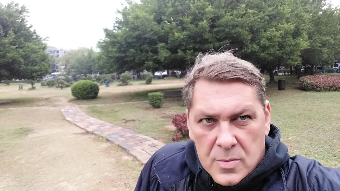  52667937  Ruslan, 55 ,    