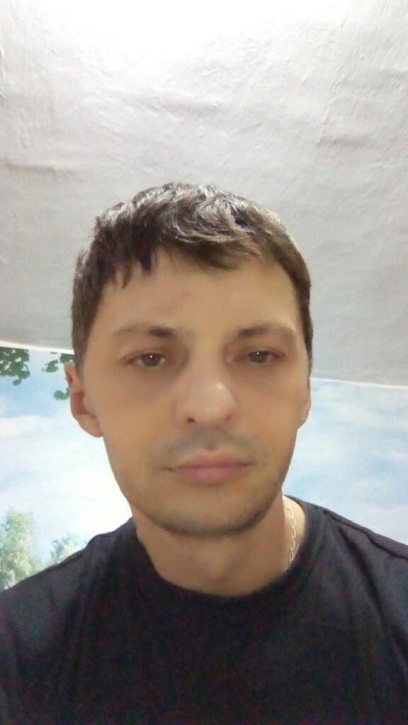  34676047  Roman, 37 ,    