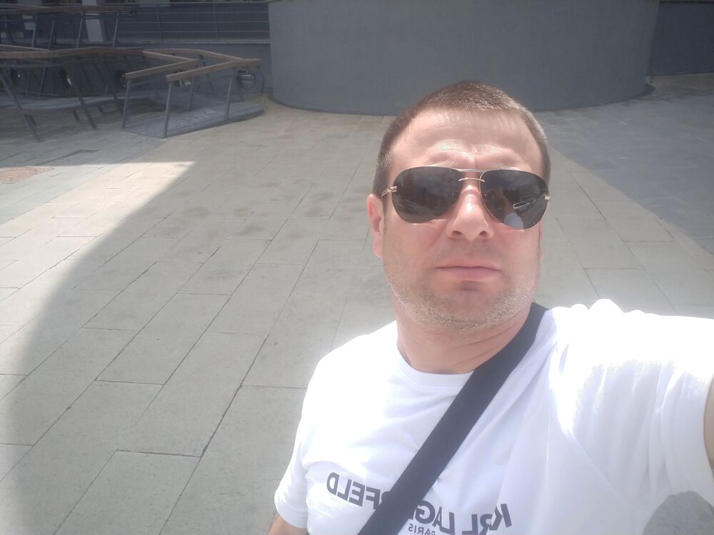  44276997  Eduard, 43 ,    