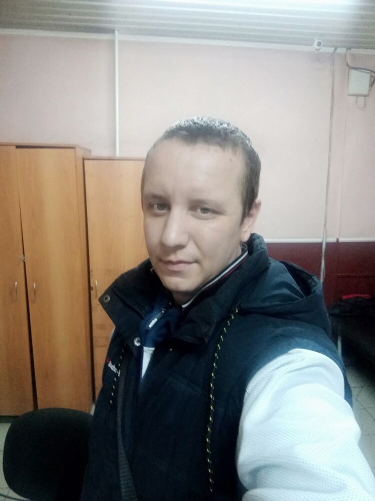  29370477  Vitaly, 33 ,    