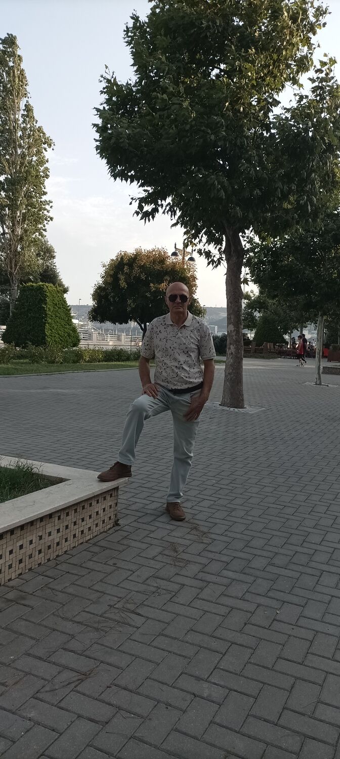  36721457  Kamil, 57 ,    