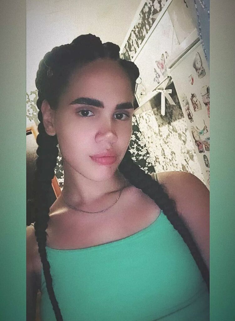  42359337  Yana, 22 ,    