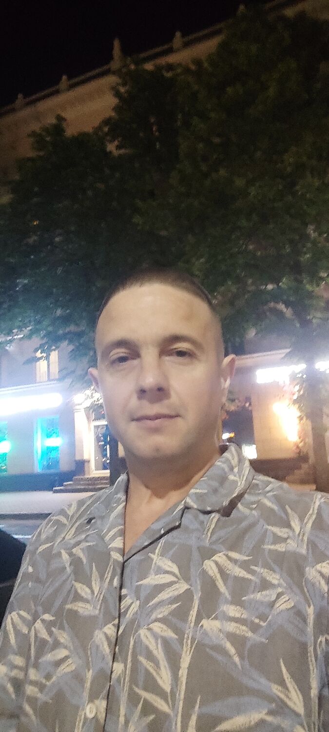  48347337  Stanislav, 38 ,    