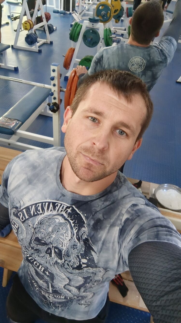  46031077  , 32 ,    