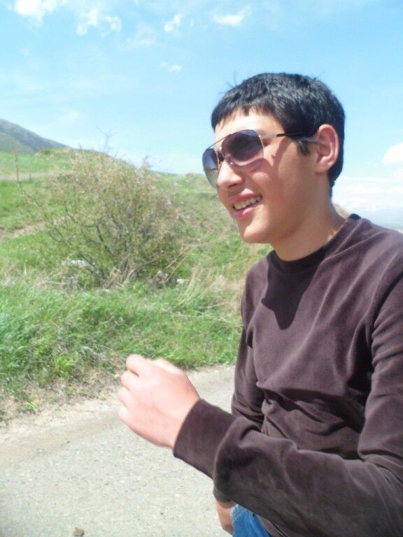  5877367  Aksel, 28 ,    