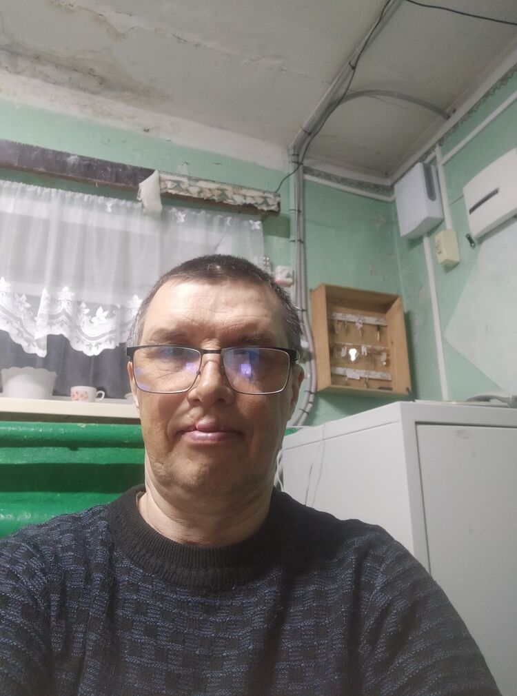  42372857  , 61 ,    