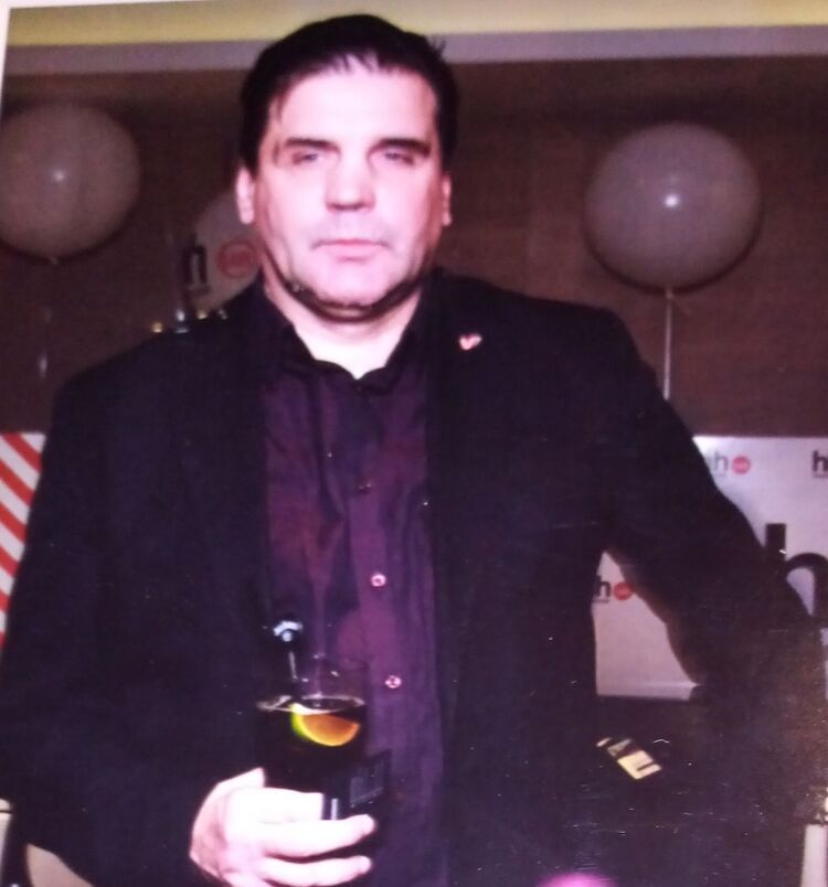  53785917  Konstantin, 36 ,    