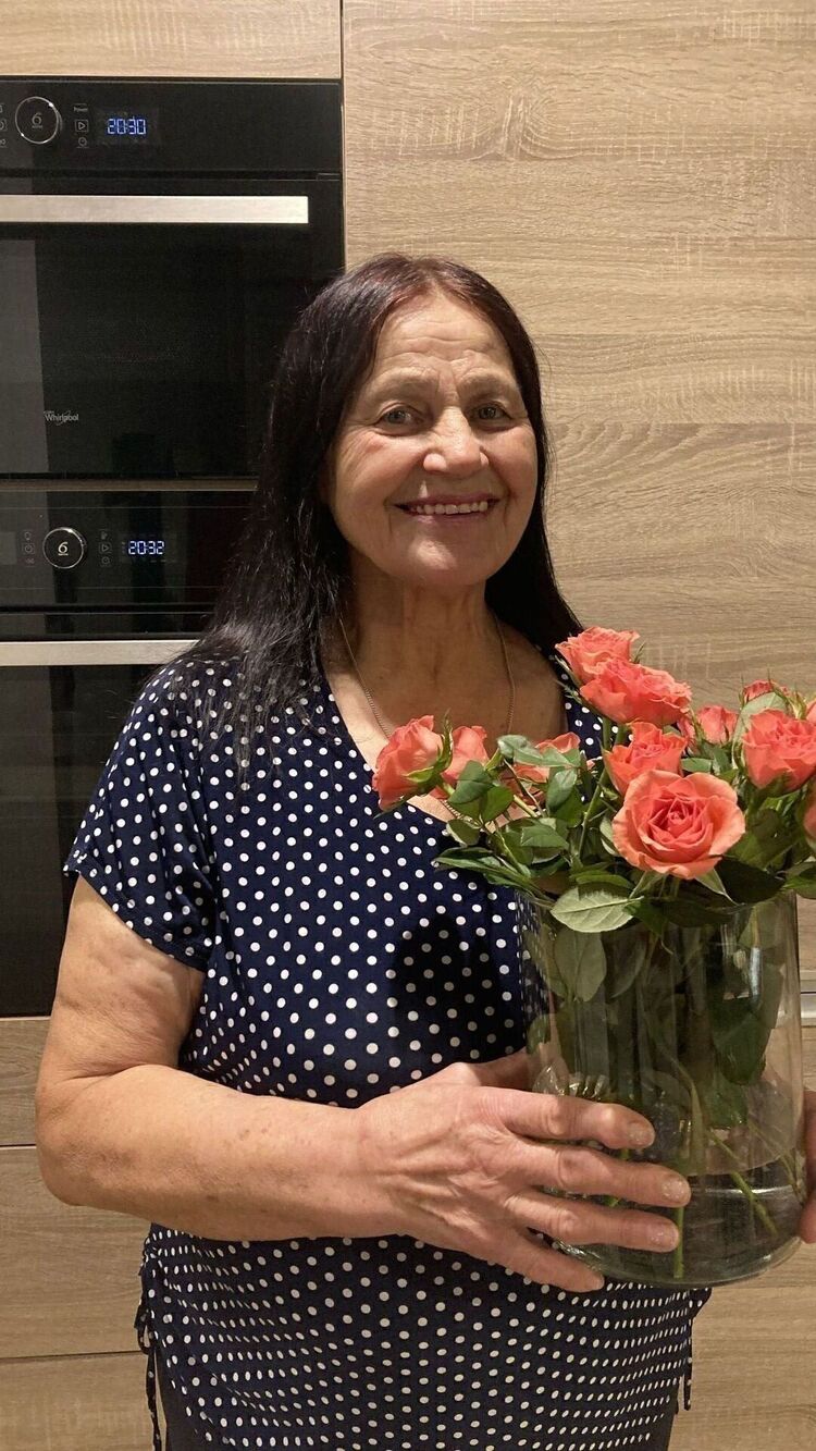  53984017  Nina, 74 ,    