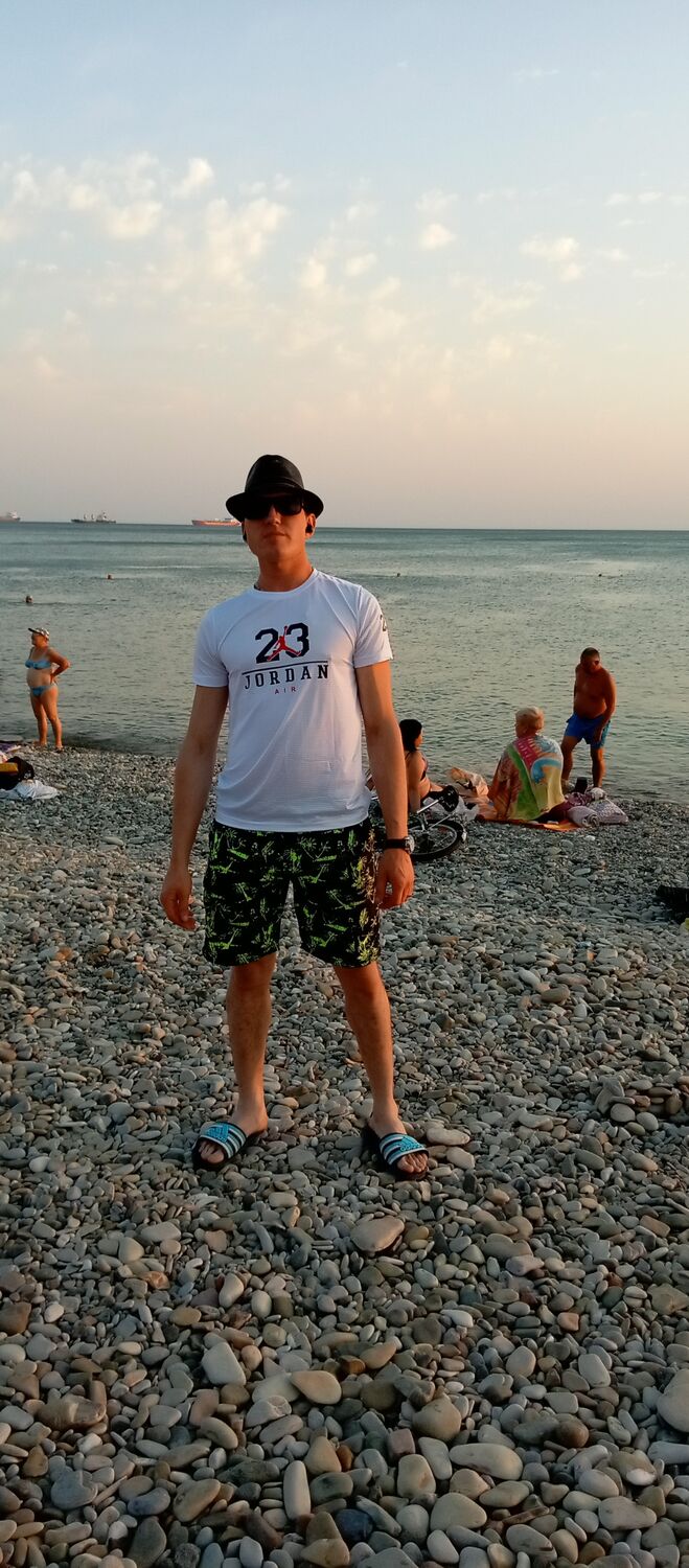  31284937  Alexander, 26 ,    