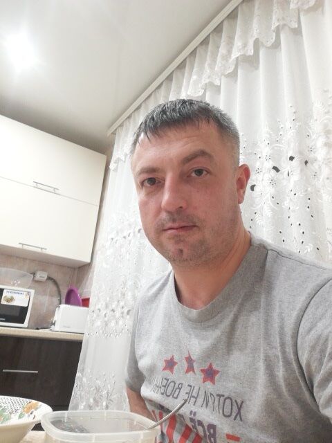  38903507  Sergey, 40 ,    