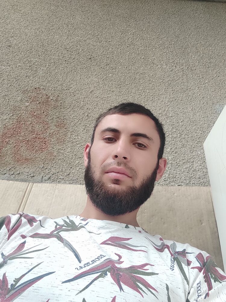  ,   Artur, 28 ,   ,   