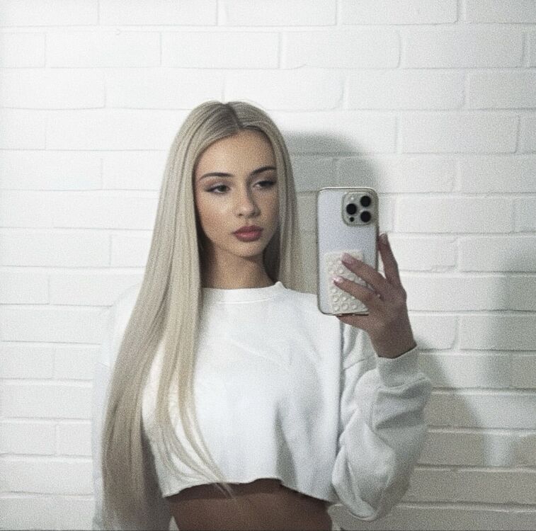  ,   Emilia, 22 ,   ,   