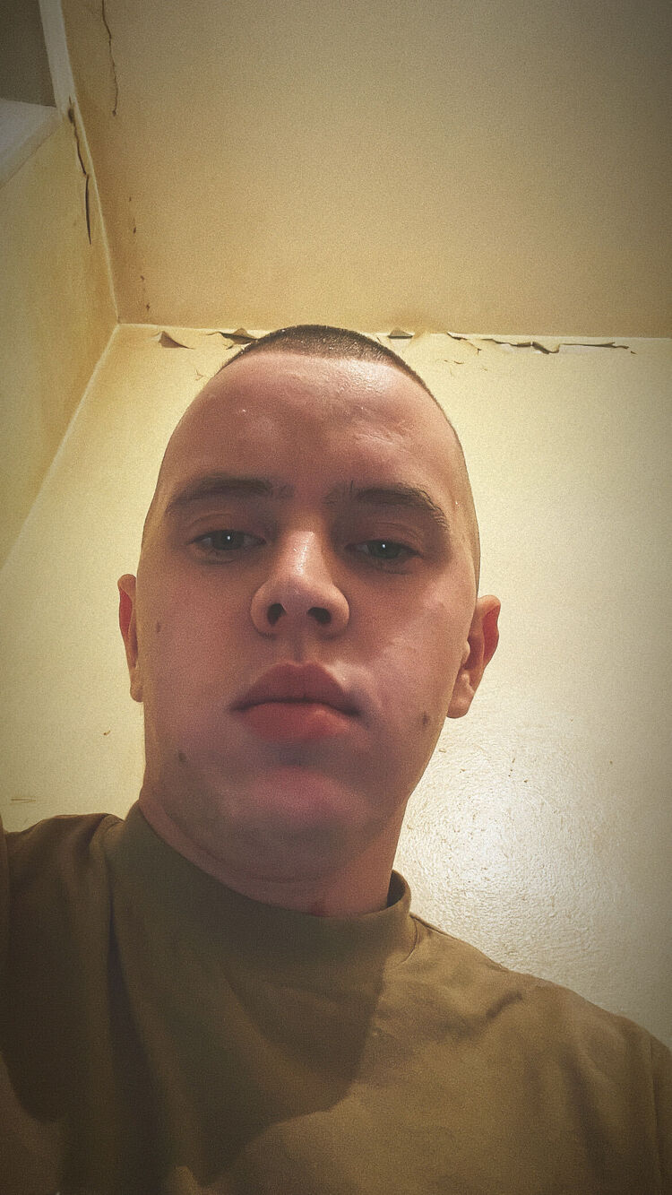  40087587  , 21 ,    -