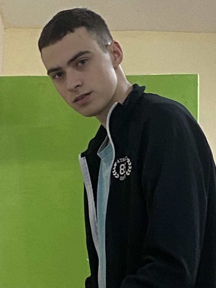  49938177  Pavel, 19 ,    