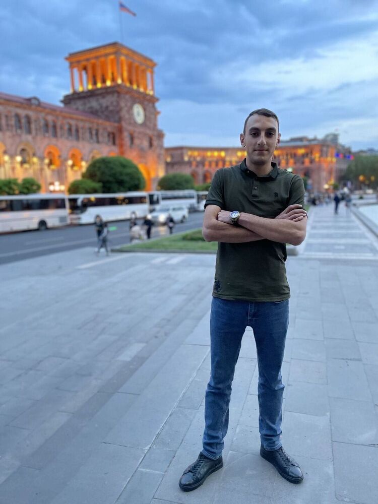  ,   Hovo, 24 ,   