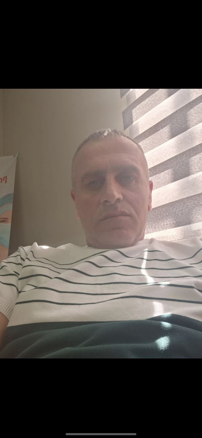  52969307  Gevor, 48 ,    