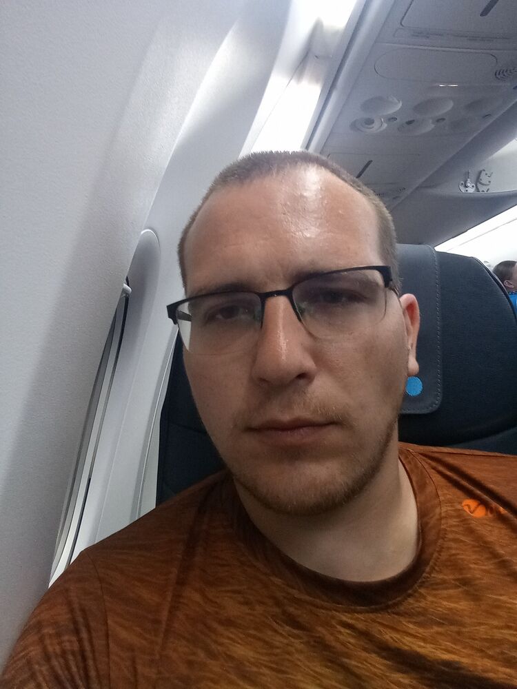  44446727  Dmitrii, 32 ,    