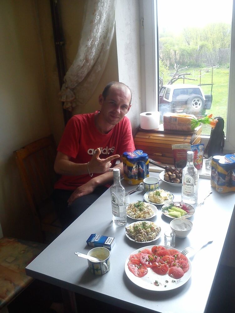  7995117  Andrej, 42 ,    