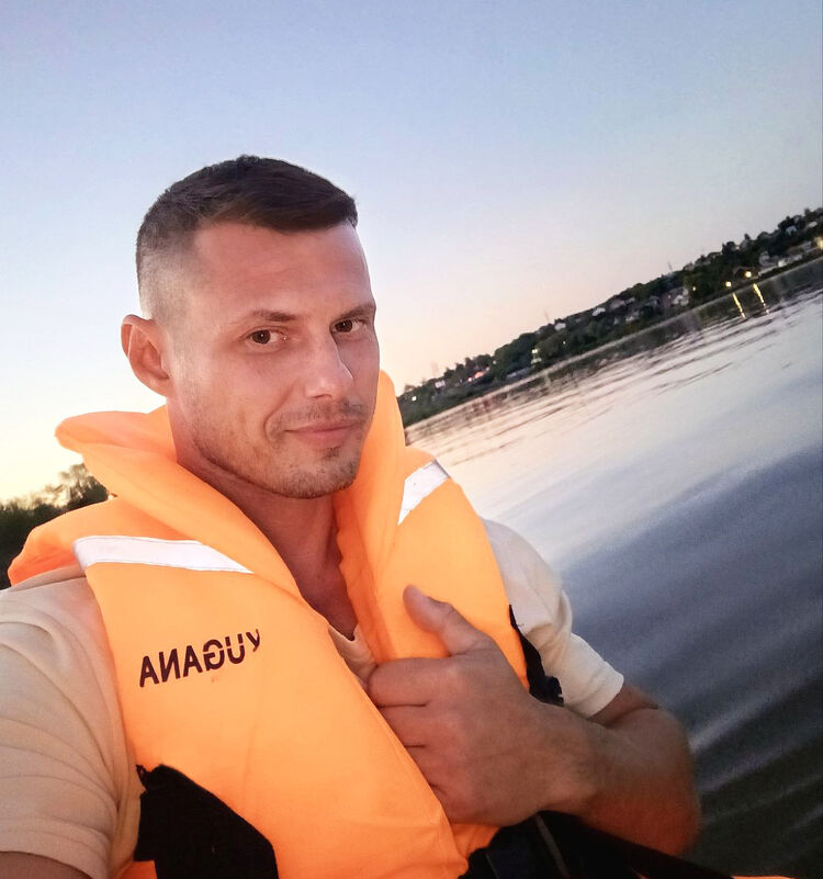  53959457  Anton, 39 ,    