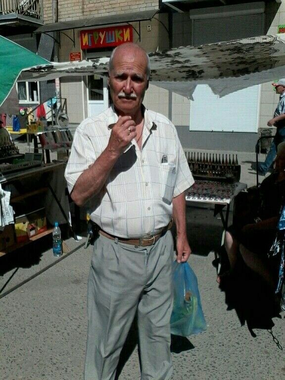  18128497  Aleksandr, 74 ,    --