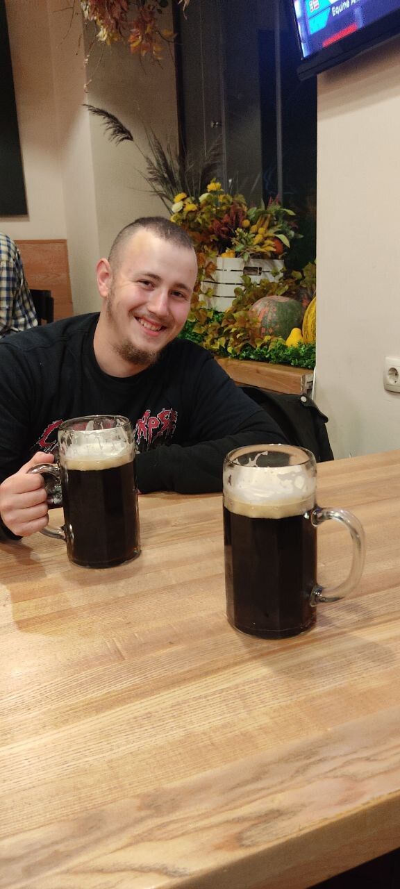  37626237  Petru, 25 ,    