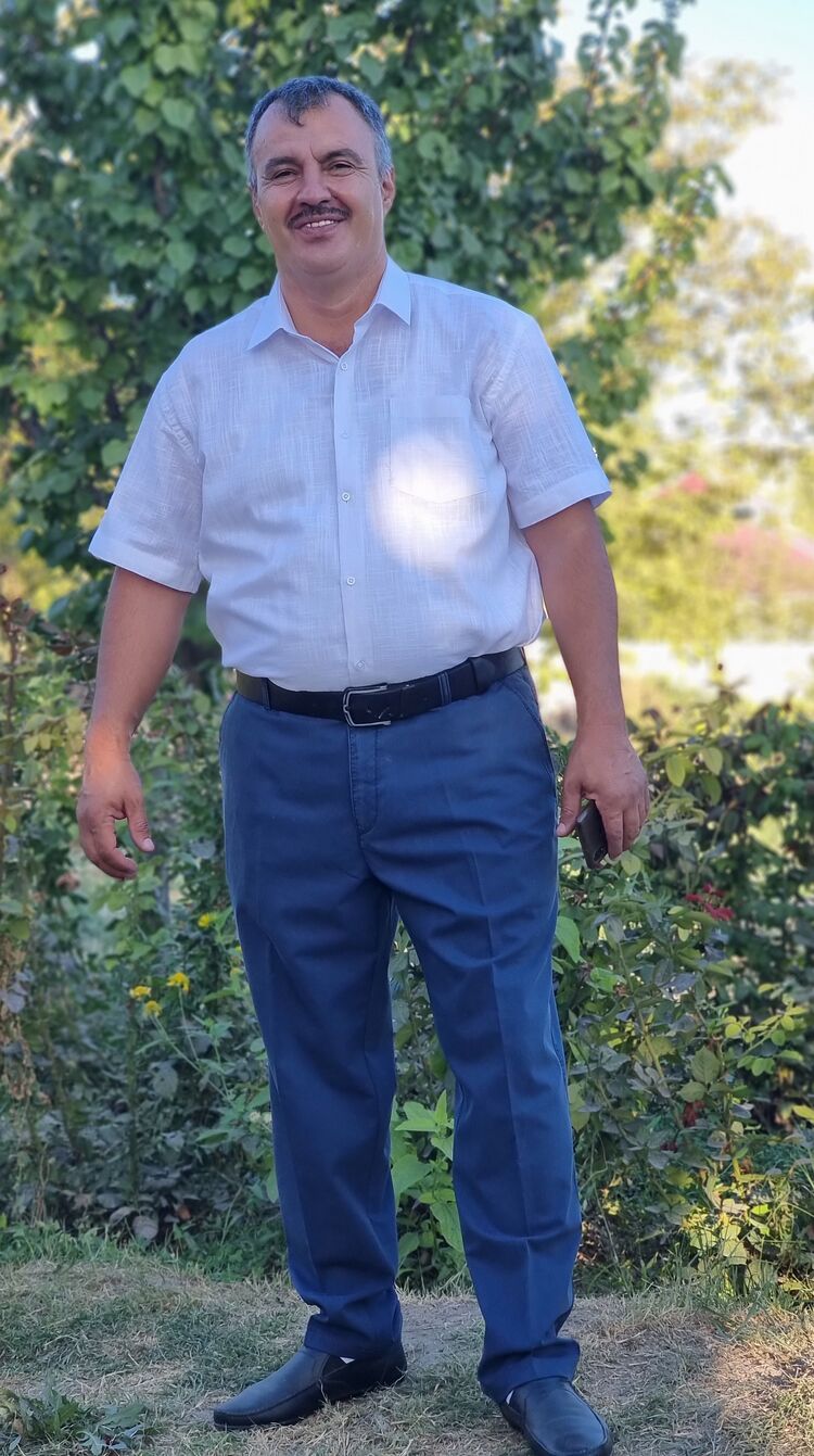  ,   Ali, 52 ,   ,   