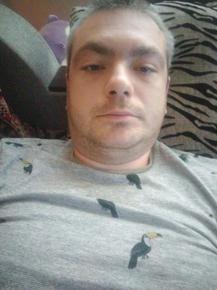  38711137  Denis, 33 ,    