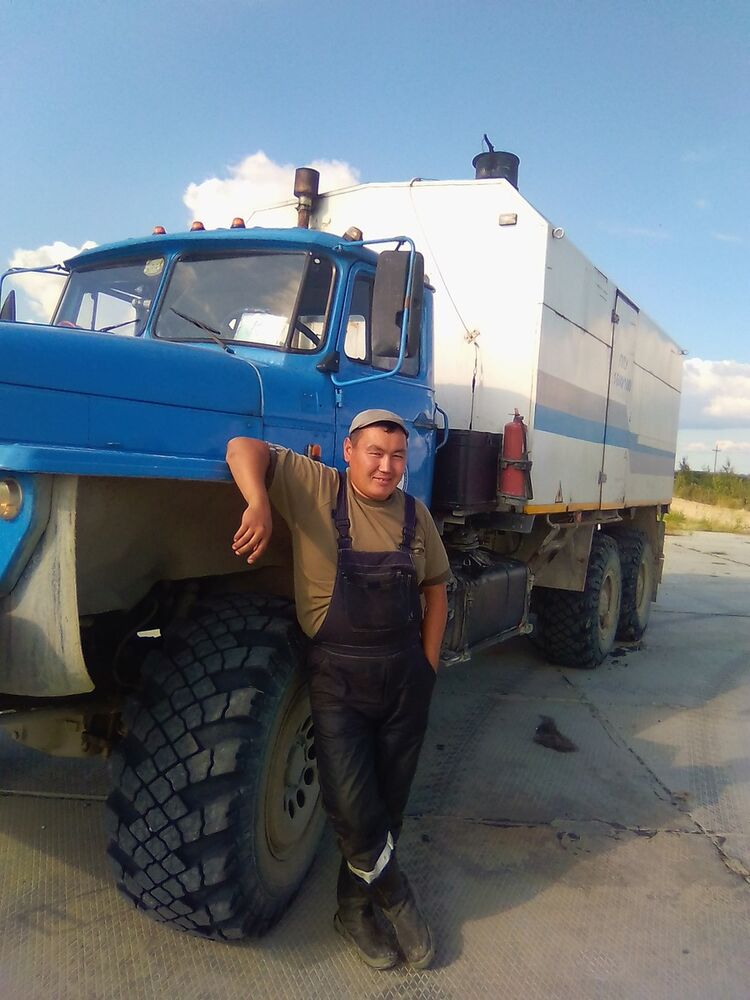  13273627  Ural, 42 ,    