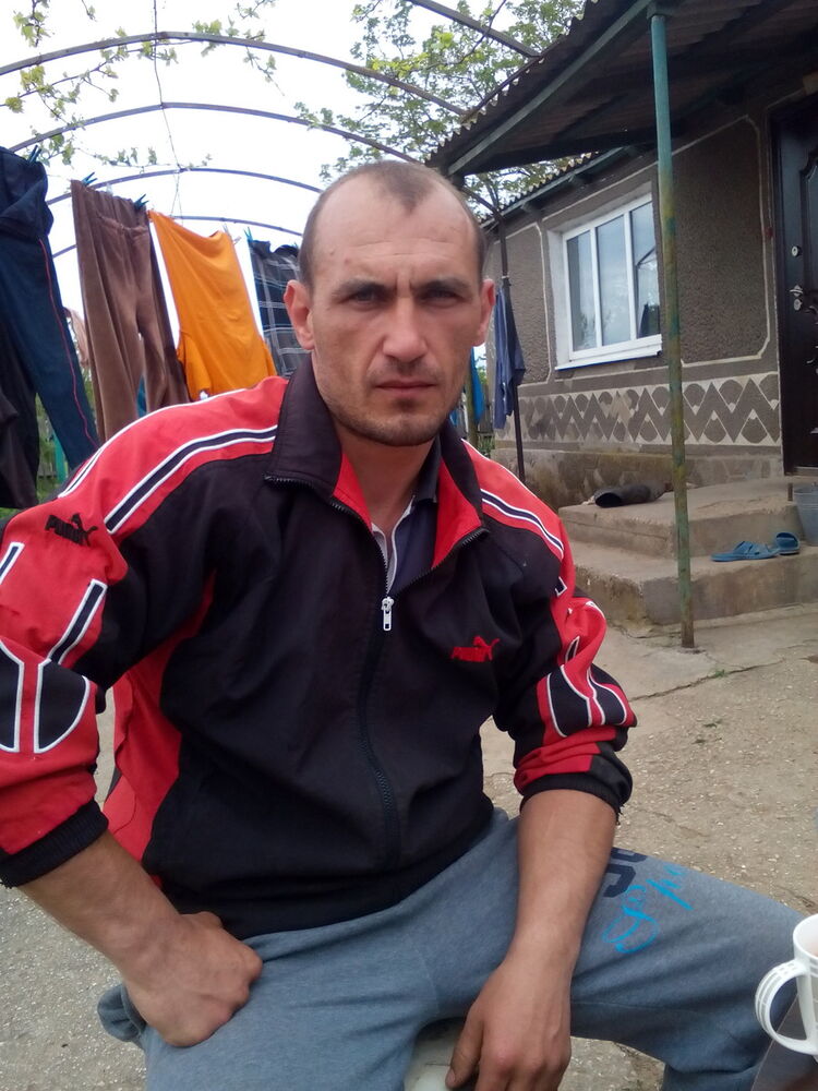  ,   Vlad, 43 ,   