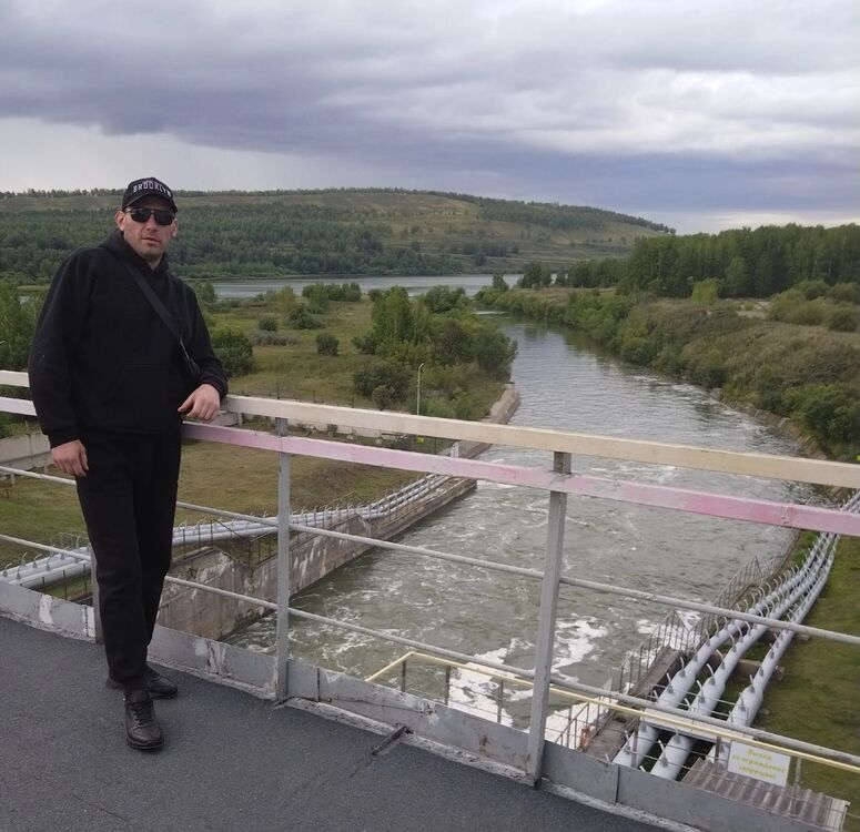  37366207  Roman, 41 ,    