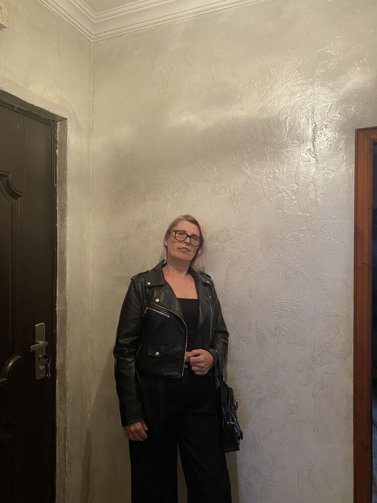  52430297  Larisa, 52 ,    