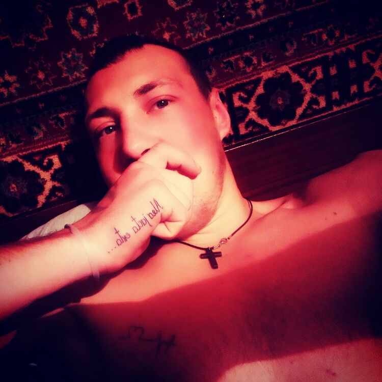  18360357  Vlad, 27 ,    