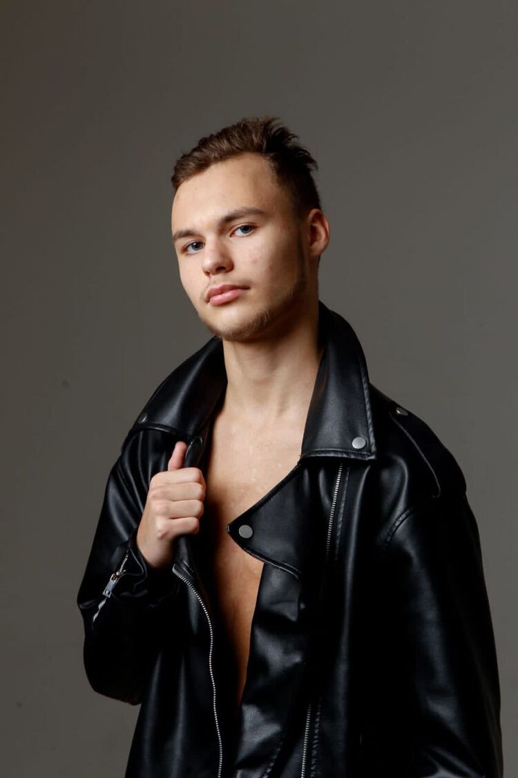  40678857  , 19 ,    --