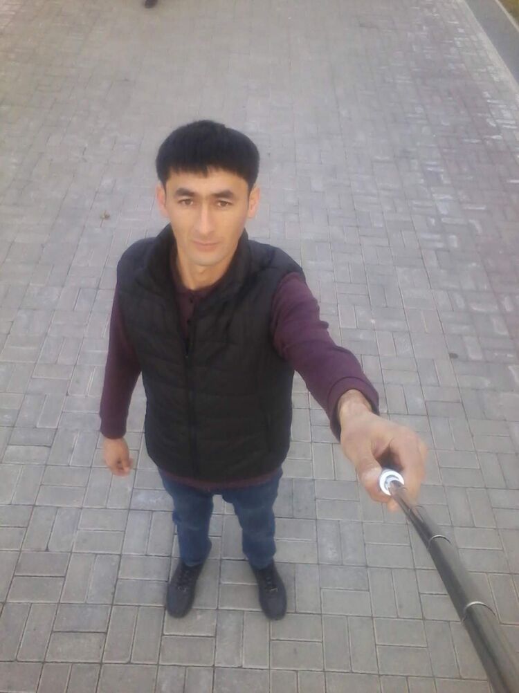  52578897  Anton, 32 ,    