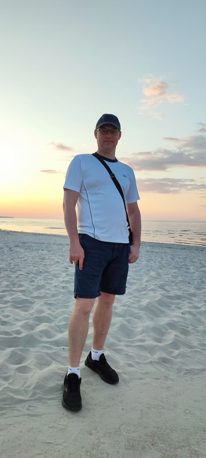  43300717  Aleksandr, 40 ,    