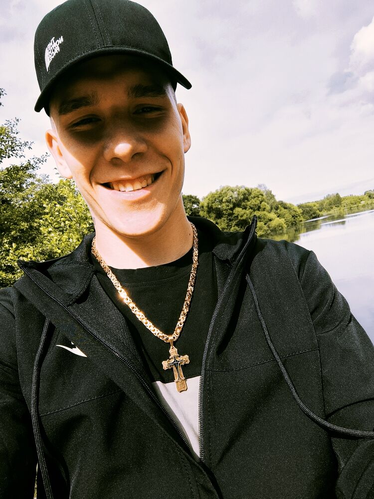  53962997  Jaroslav, 21 ,    