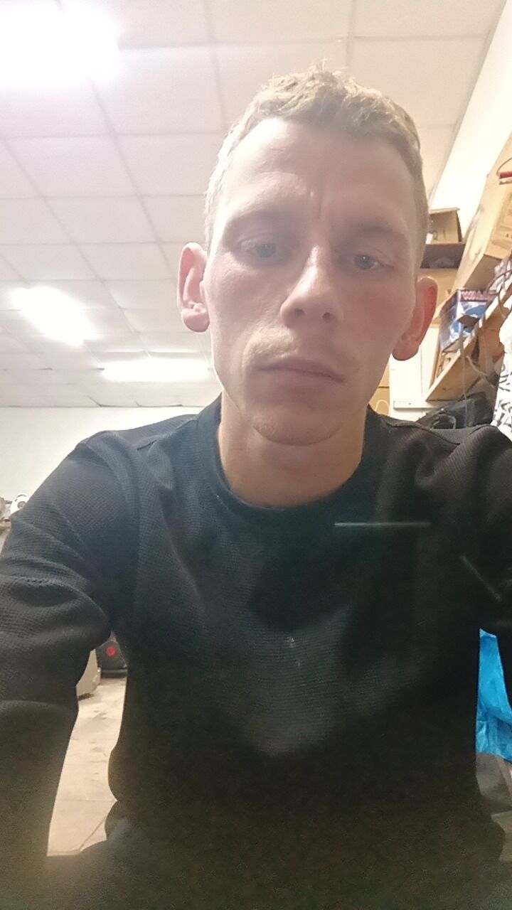  46472397  Oleg, 28 ,    