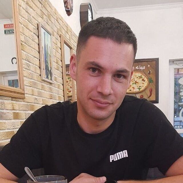  52311917  Vitalii, 32 ,    