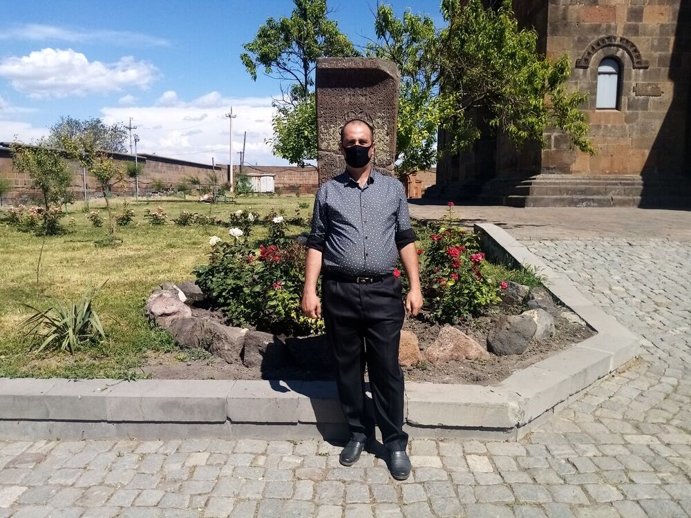  20214127  Vardan, 38 ,    