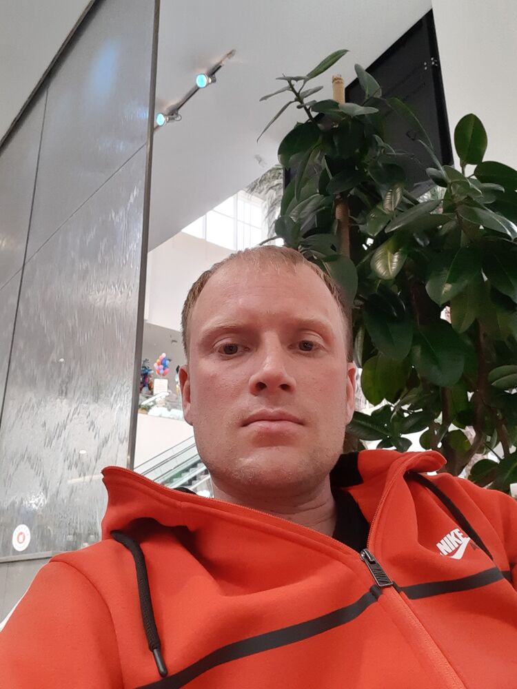  ,   Maxim, 37 ,   ,   , c 