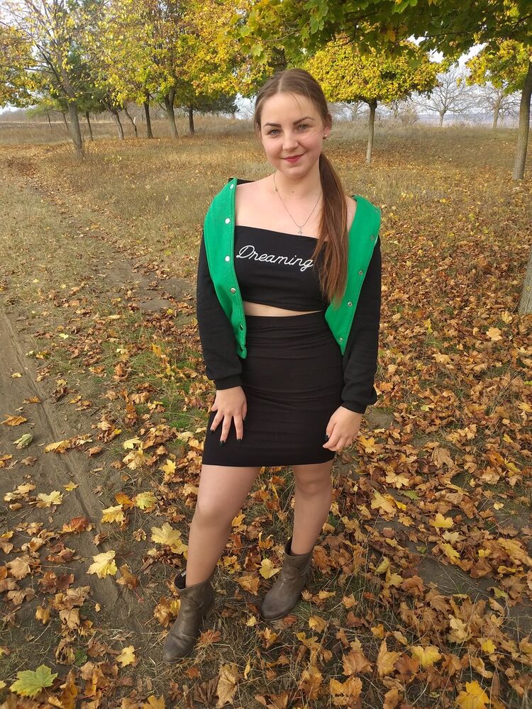  ,   Valeria, 25 ,   ,   , c 
