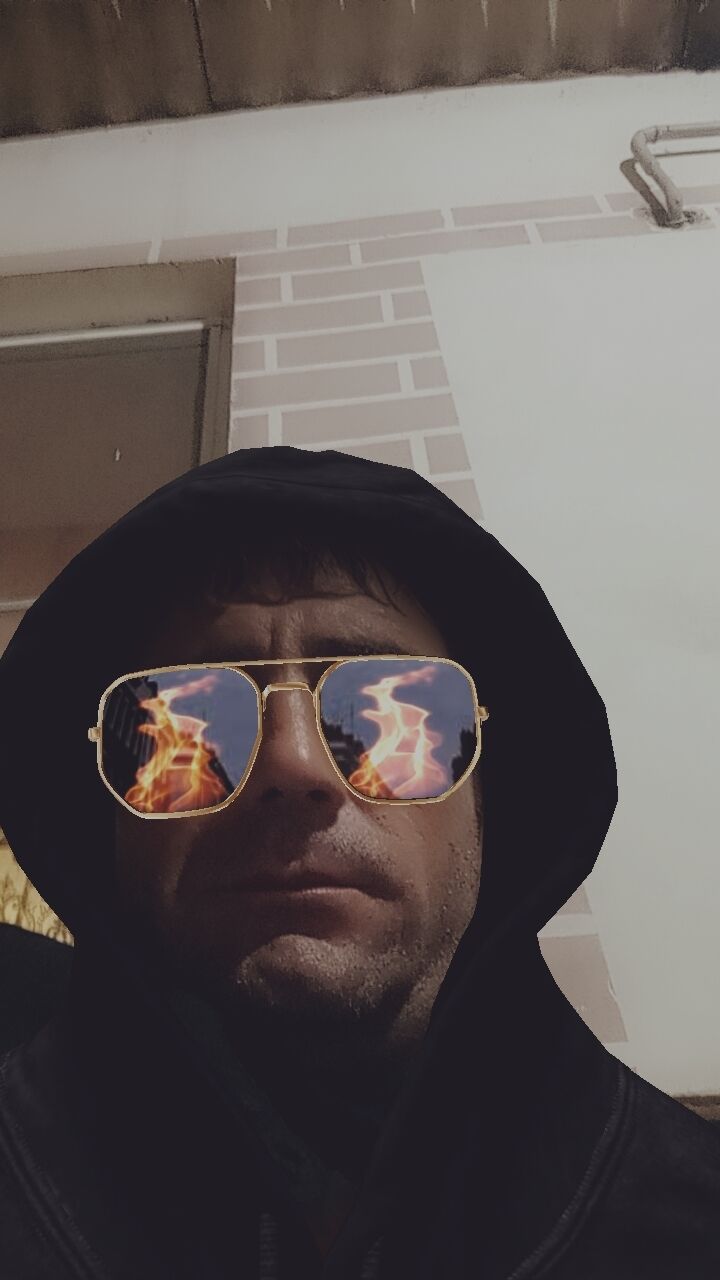  44266717  Serge, 39 ,    