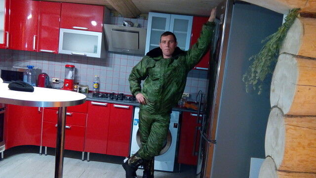  6872307  Vasea, 37 ,    