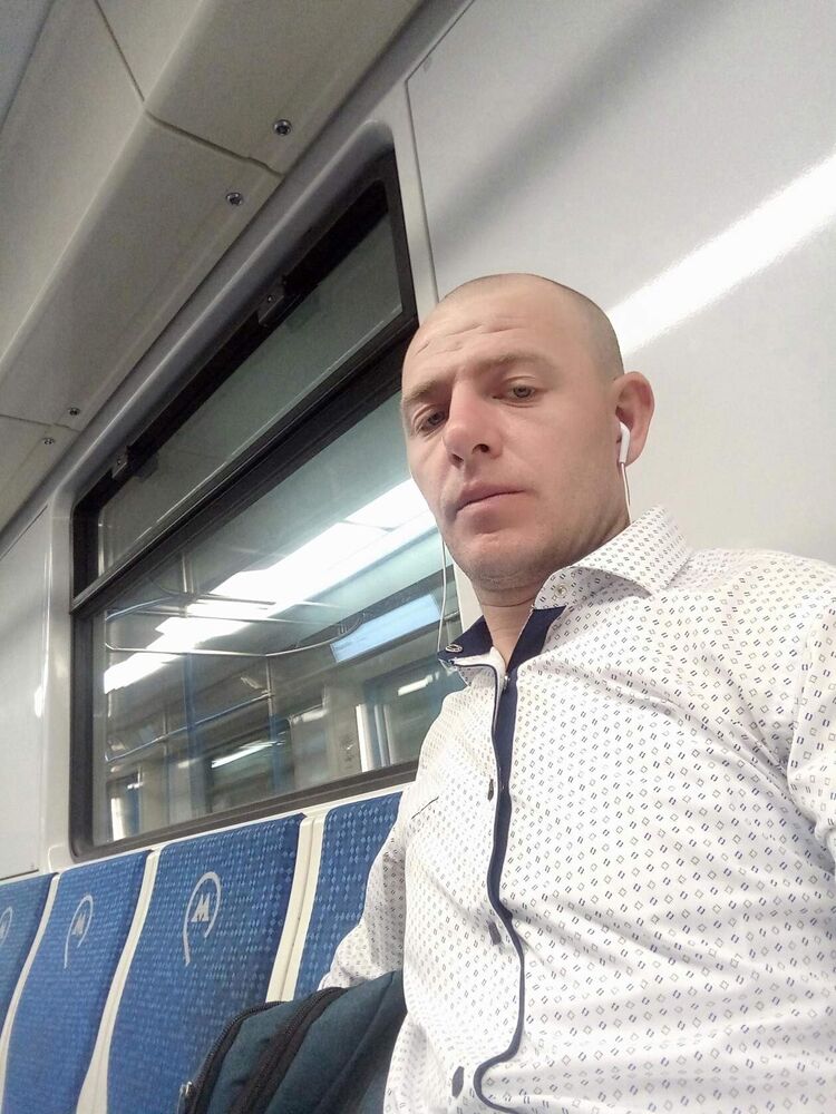  24501837  Nikolay, 31 ,    