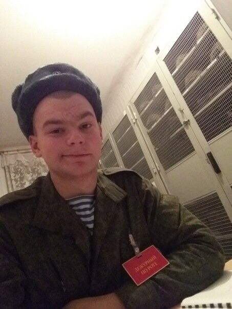  18774847  Viktor, 26 ,    