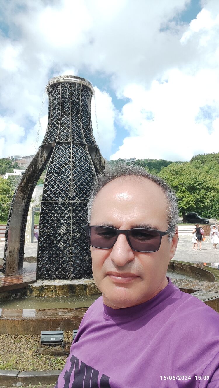  43951427  Hakan, 51 ,     